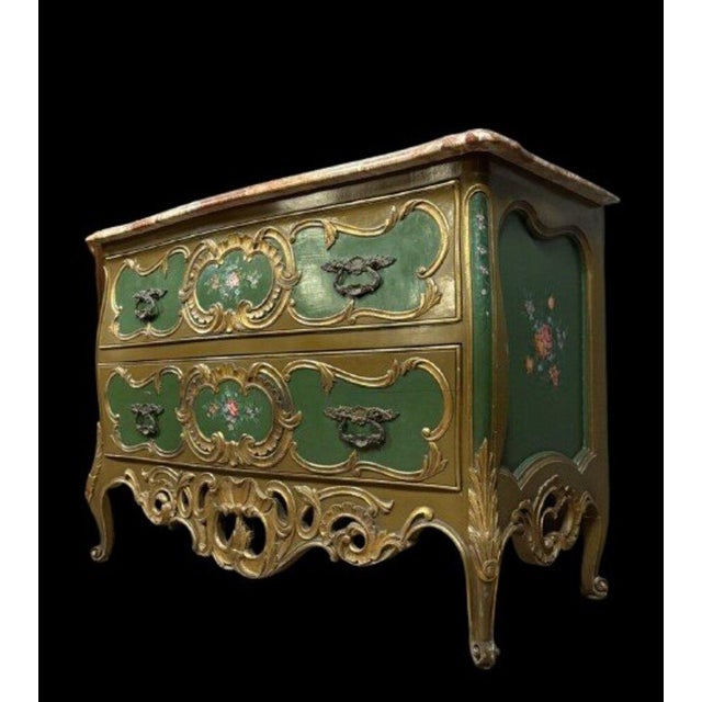 Louis XV Style Venetian Commode with Curved Front in Gilt and Lacquered Wood For Sale - Image 4 of 6
