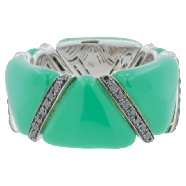 Mixing an art deco aesthetic with contemporary flair, the hand-made rings in pink, white and yellow 18k gold are versatile...