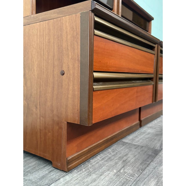 Vintage Italian Nightstands with Integrated Lamps, 1970s, Set of 2 For Sale - Image 9 of 18
