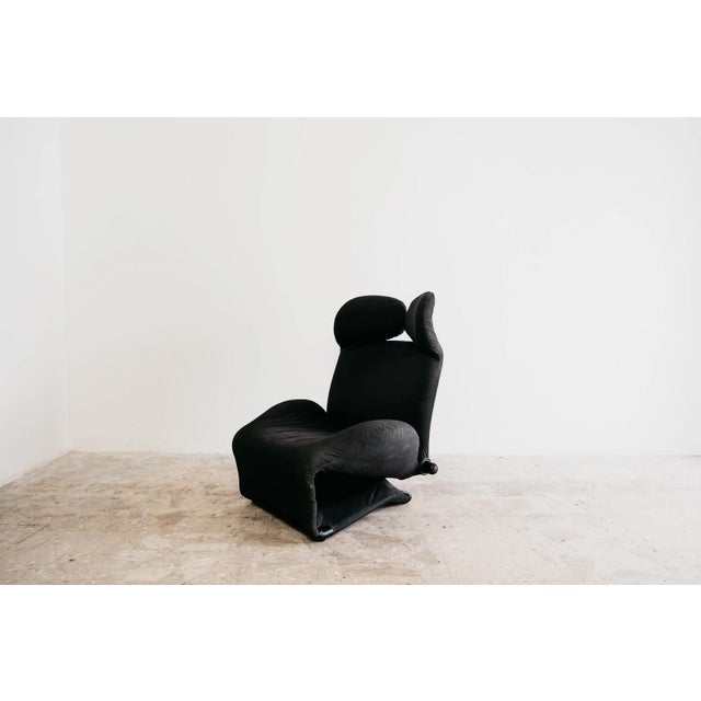 The iconic and award-winning "Wink" adjustable chaise longue, designed by renowned Japanese designer Toshiyuki Kita for...