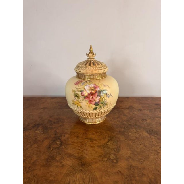 19th Century Large Antique Victorian Potpourri Lidded Pot from Royal Worcester, 1880, Set of 3 For Sale - Image 5 of 7