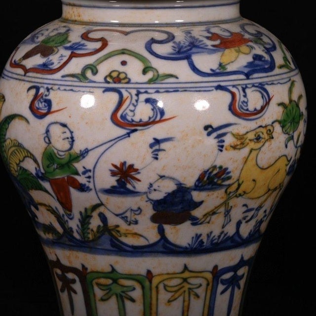 Pair of Chinese Wucai Lidded Ginger Jars, Figural Children and Deer Scene, Chinoiserie Ceramic Jar Set For Sale In Los Angeles - Image 6 of 9