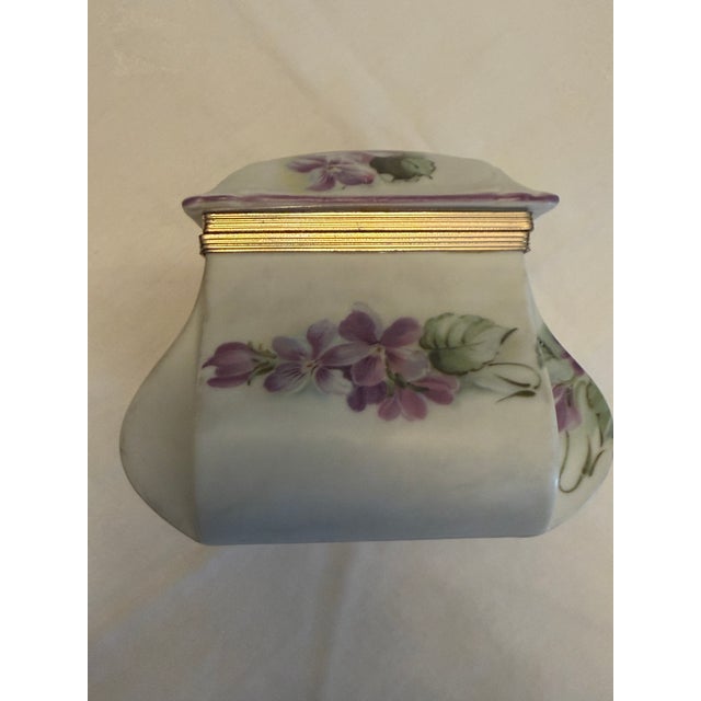Metal Hand-Painted Porcelain Trinket Box With Violets and Gilt Metal Hinge. For Sale - Image 7 of 8