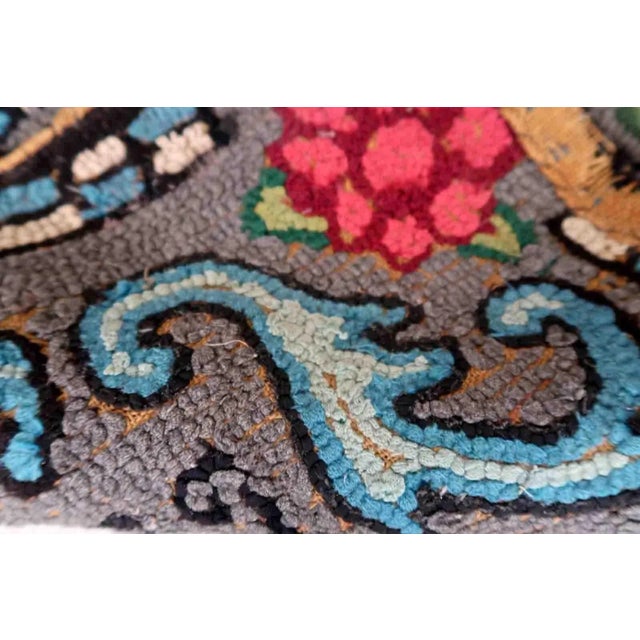 Handmade antique American Hooked rug in floral design. The rug is from the beginning of 20th century. It is in good...