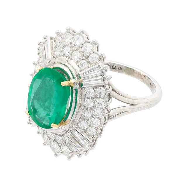 Metal 1990s Gia Certified 4 Carat No Oil Emerald & Diamond Halo Platinum Ring Size 6.25 For Sale - Image 7 of 9