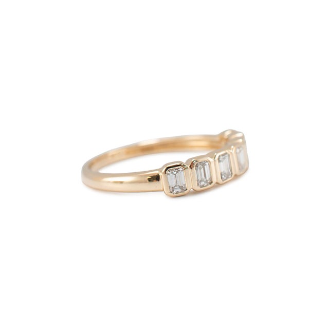 Modern 14k Yellow Gold 0.77ctw Emerald Cut Diamond Bezel Set Wedding Band Ring, Size 8 For Sale - Image 3 of 9