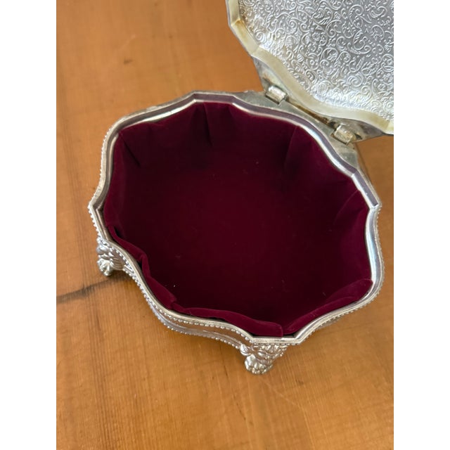 International Silver Vintage Silverplate Crest Trinket Box With Lion Paw Feet For Sale - Image 4 of 11
