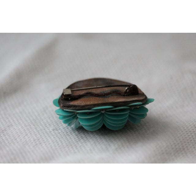 Plastic Round Blue Floral Brooch, France, 1940s For Sale - Image 7 of 9