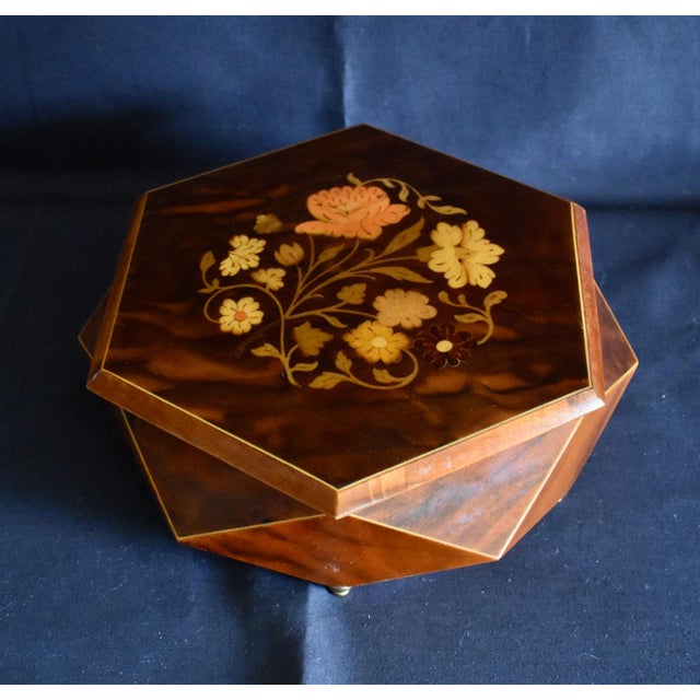 Vintage Sorrento Italian Inlaid Wood Musical Jewelry Box Geometric Hexagonal For Sale In Philadelphia - Image 6 of 14