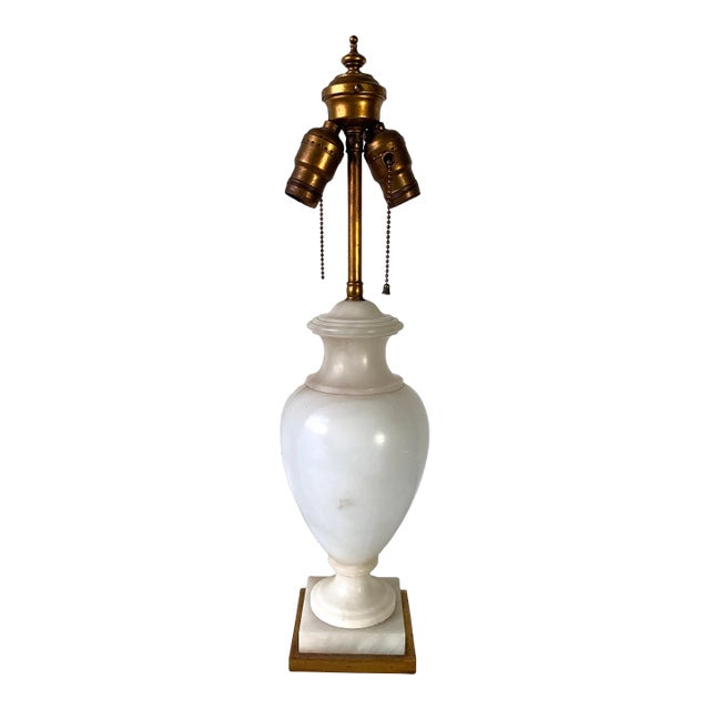 Early 20th Century Neoclassical Polished Alabaster Urn Table Lamp For Sale