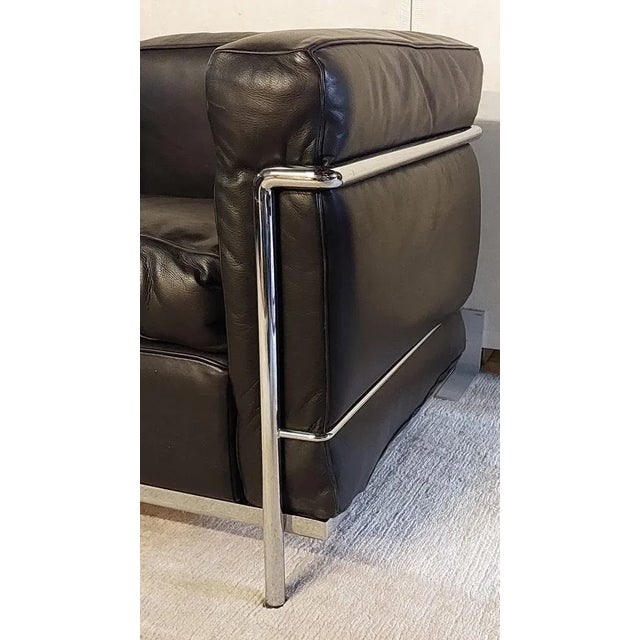 Mid-Century Modern Leather LC2 2-Seater Sofa by Le Corbusier & Pierre Jeanneret for Cassina For Sale - Image 3 of 9