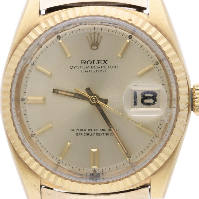 A 1969 vintage Rolex Oyster Perpetual Datejust ref. 1601 in 14K yellow gold pre-quickset desirable pie-pan champagne dial...