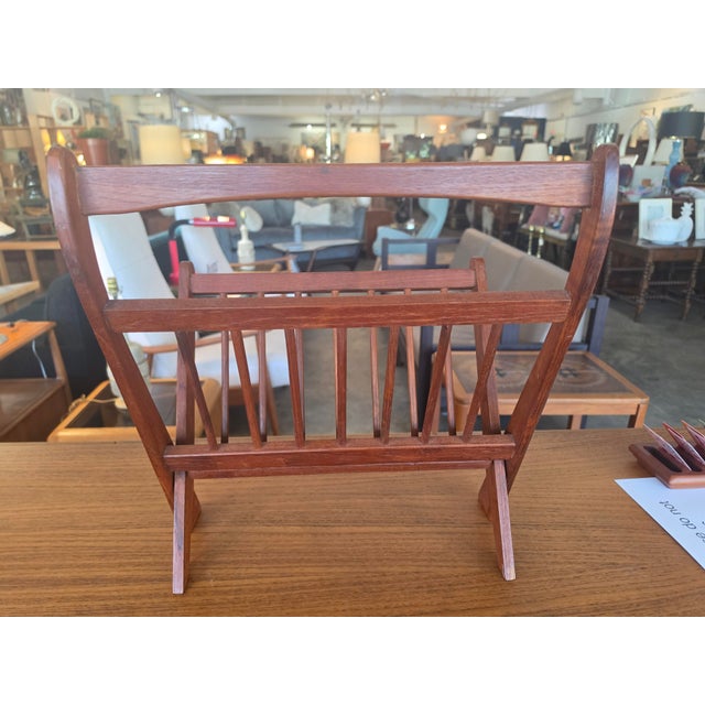 Vintage Mid-Century Modern Spindle Magazine Rack / Vinyl Record Holder – Solid Wood For Sale - Image 4 of 10