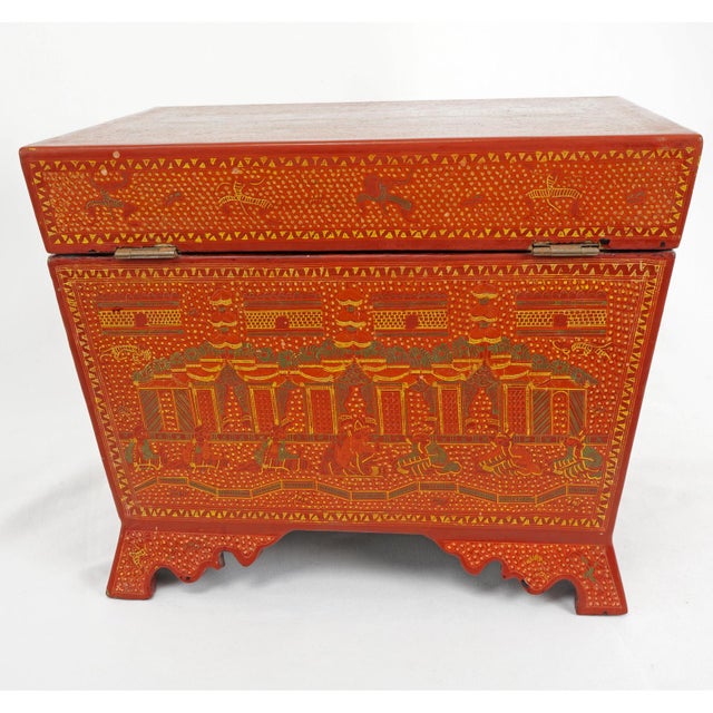 Large Vintage Thai/Burmese Lacquer Hand Painted Box With Lid and Inner Tray For Sale In Phoenix - Image 6 of 14