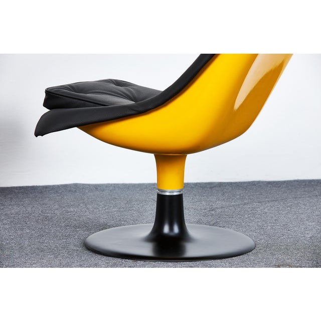 Set of Mid-Century Space Age Lounge Chair and Ottoman in Leather and Fiberglass attributed to Hungarian Applied Arts Company, 1970s For Sale - Image 11 of 18