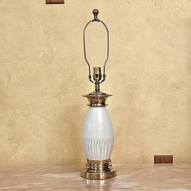 Late 20th Century Vintage Ethan Allen Ivory Porcelain & Brass Leaf-Embossed Table Lamp For Sale - Image 5 of 18