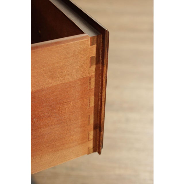 Henredon Aston Court Georgian Style Burled Mahogany Ten Drawer Dresser For Sale In Philadelphia - Image 6 of 18