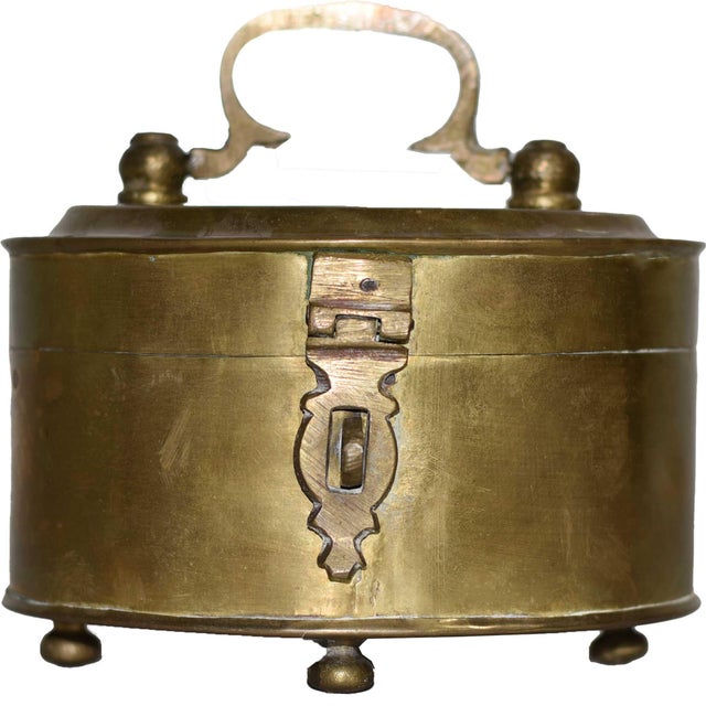 Mid Century Chinoiserie Brass Trinket Box For Sale - Image 12 of 12