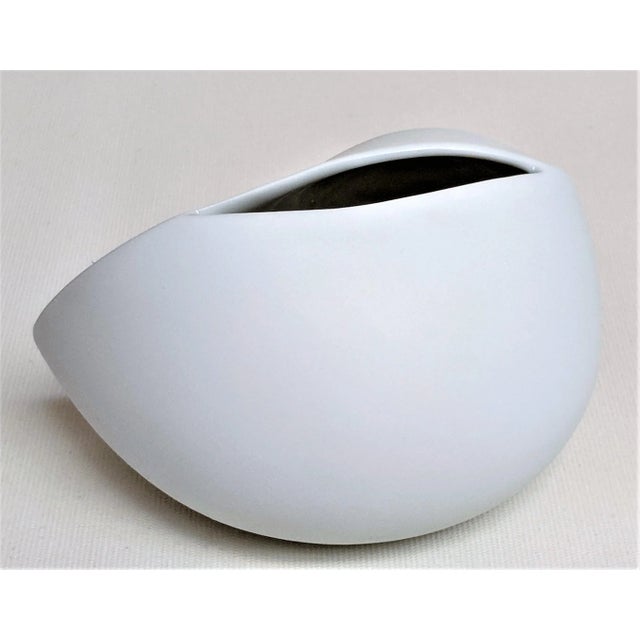 Studio Linie Tapio Wirkkala Uta Feyl for Rosenthal Porcelain Vases - A Pair For Sale In Miami - Image 6 of 11