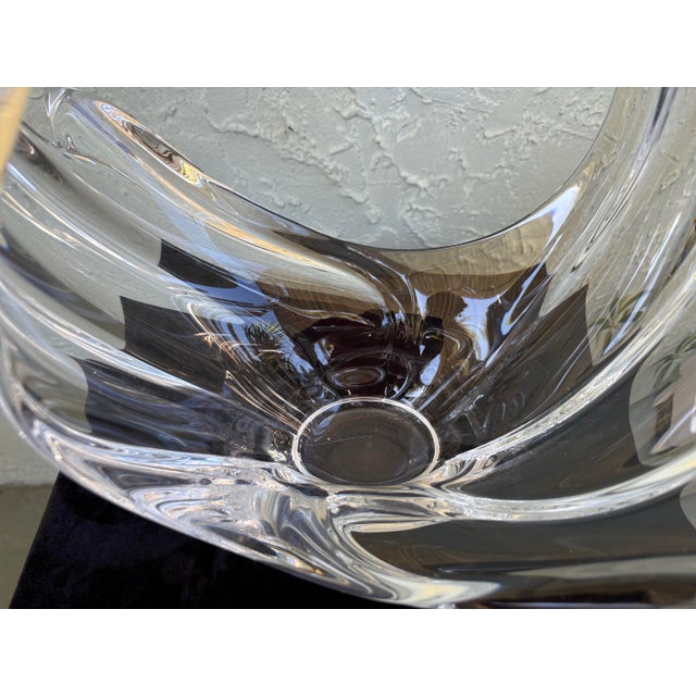Vannes-Le-Châtel French Crystal Sculptural Centerpiece Bowl, Mid-Century Modern (France) For Sale In Orlando - Image 6 of 8