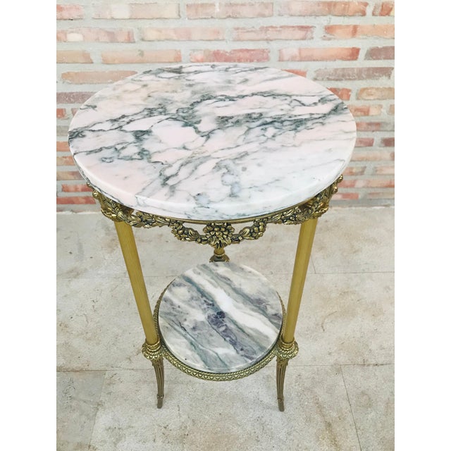 Elegant French guéridon table dating from the late 19th to early 20th century. The table features a circular marble top...
