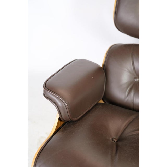 Lounge Chair in Brown Leather & Light Walnut by Charles Eames for Herman Miller, 2007 For Sale - Image 9 of 10