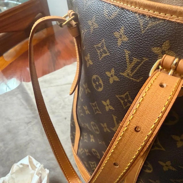 A 2000 Louis Vuitton Monogram Coated Canvas and Leather Bucket Gm Tote Bag 10 For Sale - Image 18 of 18