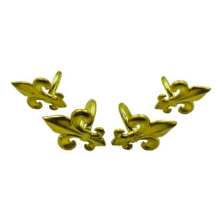 Vintage Metallic Gold "Fleur De Lis" Napkin Rings in Corresponding Wool & Beaded Pouch - Set of 4 For Sale