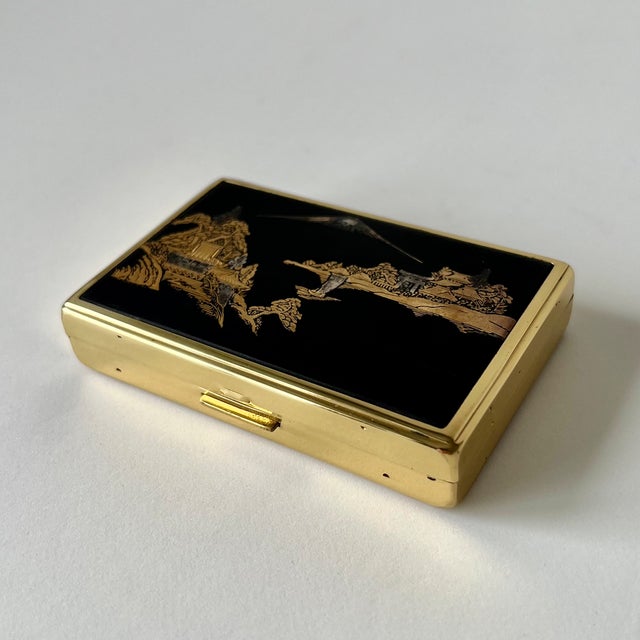 1950s Vintage Musical Powder Compact with Automatic Movement from Clover For Sale - Image 5 of 18