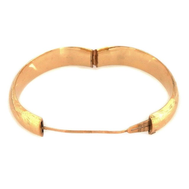 Mid 20th Century Mid 20th Century Floral Pattern Wide Hinged Bangle Bracelet 14K Yellow Gold For Sale - Image 5 of 6