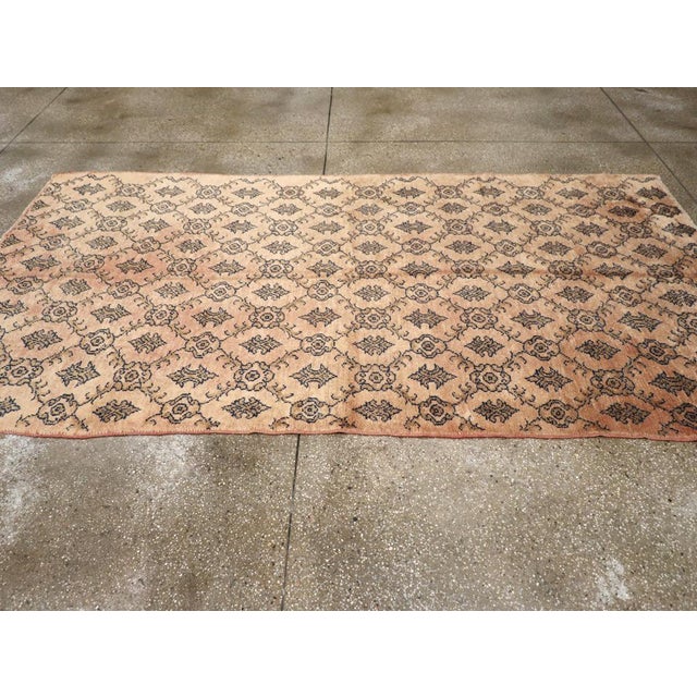 Galerie Shabab Collection Mid-20th Century Turkish Anatolian Accent Rug For Sale In New York - Image 6 of 10