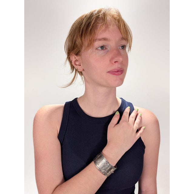 A fine signed, antique English Aesthetic Movement bangle bracelet. In sterling silver. Struck FM (likely for Frederick...