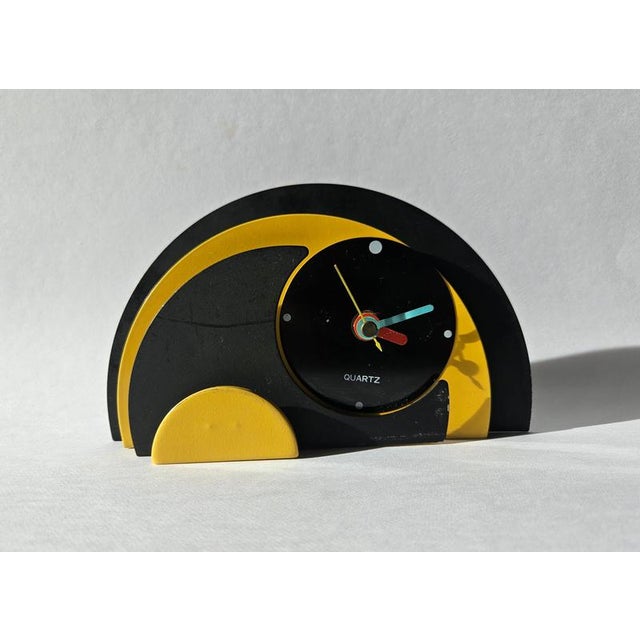 Mid-Century Table or Desk Clock, 1970s, in Very Good conditions. Designed 1970 to 1979