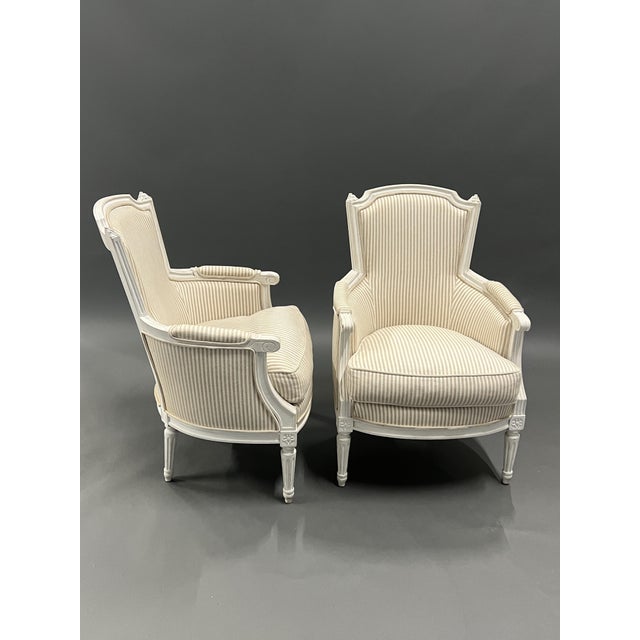 Set of Striped Lounge Chairs, in Very Good conditions. Designed 1920 to 1949