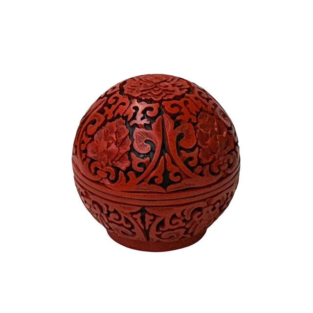 Chinese Vintage Chinese Red Lacquer Round Globe Floral Accent Box For Sale - Image 3 of 7