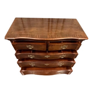 Vintage Henredon Georgian-Style Serpentine Chest With Carved Fretwork For Sale