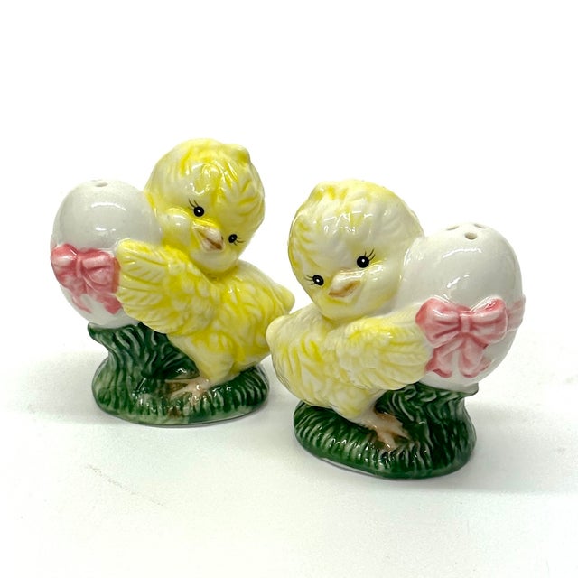 Mid-Century Modern Spring Chickens Ceramic Salt & Pepper Shakers For Sale - Image 3 of 7