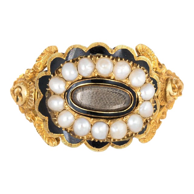 Antique Georgian Era Ring circa 1825 18 Karat Yellow Gold Memorial Hair Jewellery size 7 For Sale