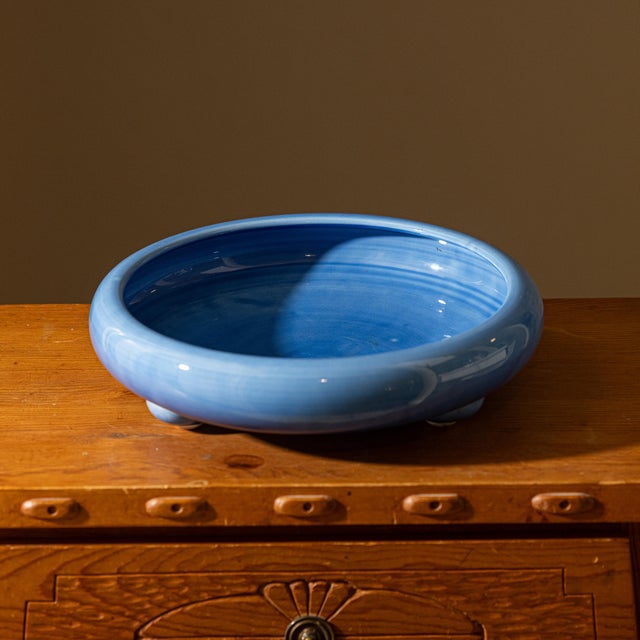 Art Deco 1920s Japanese Awaji Art Pottery Periwinkle Blue Footed Low Bowl For Sale - Image 3 of 9
