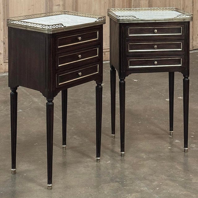 French Pair Antique French Directoire Mahogany End Tables With Carrara Marble For Sale - Image 3 of 17