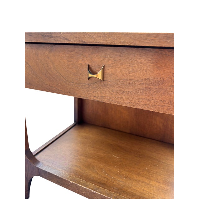 Mid-Century Modern Broyhill Brasilia Single Nightstand or End Side Table in Vintage Mid Century Modern Style, Attributed For Sale - Image 3 of 7