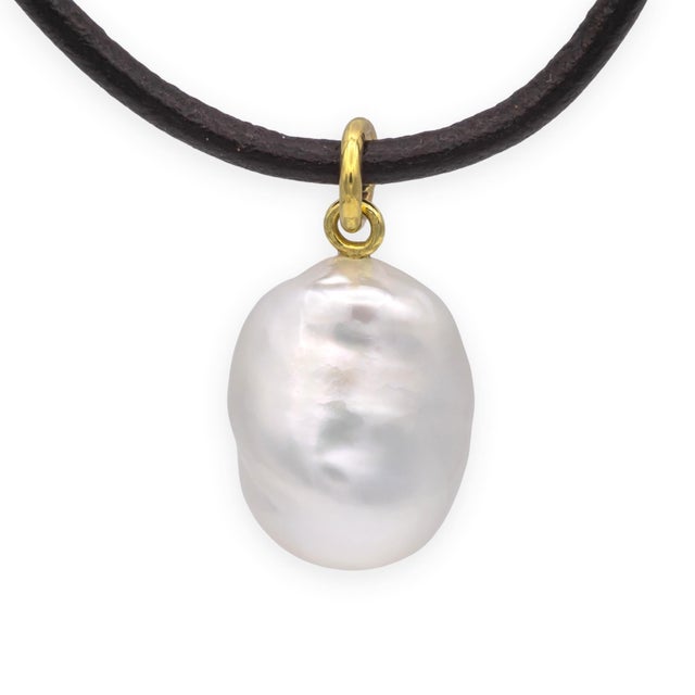 Baroque Vintage 18k Yellow Gold Baroque 22mm Pearl Pendant Leather Cord Necklace 23.5" For Sale - Image 3 of 9