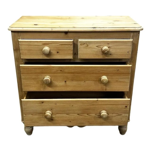 Vintage French Pine Chest of Drawers, 1980s, in Very Good conditions. Designed 1980 to 1989