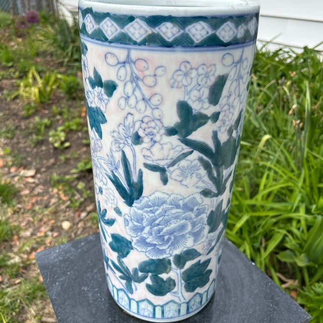 Chinoiserie Vintage Blue and White Chinoiserie Porcelain Hand-Painted Floral Umbrella Stand For Sale - Image 3 of 12