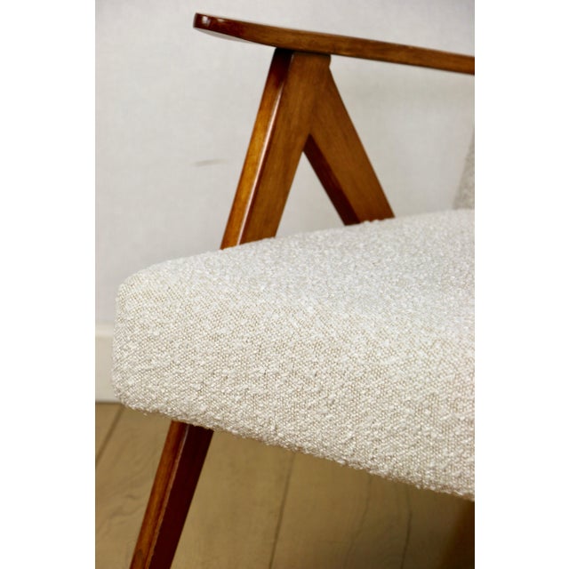 White Vintage B-310 Var Lounge Chair in White Structural Bouclé, 1970s For Sale - Image 8 of 9