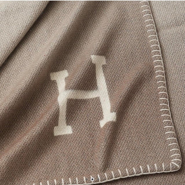 Modern Hermès Yack N’ Dye Throw Blanket For Sale - Image 3 of 4