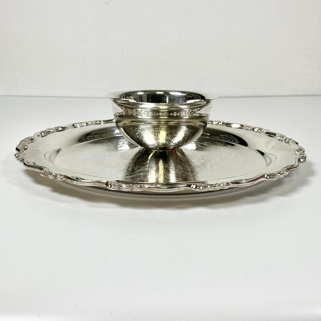 Baroque Mid-Century Hollywood Regency Traditional Baroque Oneida Silverplate Tray With Attached Dip Bowl For Sale - Image 3 of 9