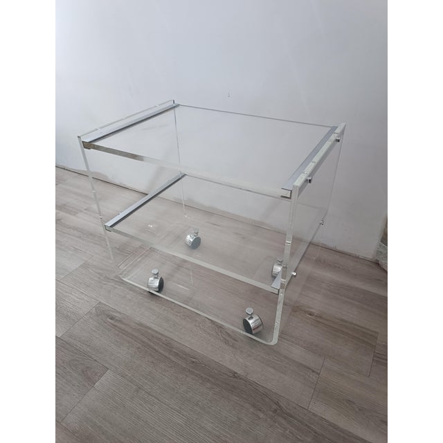 Magnificent table on casters by David Lange for Les Invisibles du Marais. France, 1970s. Thick, clear acrylic glass...