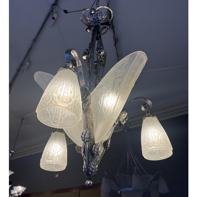 Art Deco Chandelier with Cornets and Tulips from Donna Paris, 1925 For Sale - Image 3 of 18