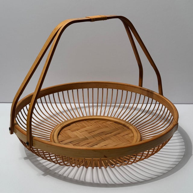1970s Vintage Mid-Century Modern Handcrafted Japanese "Hanakago" Bamboo Flower Basket For Sale In New York - Image 6 of 10